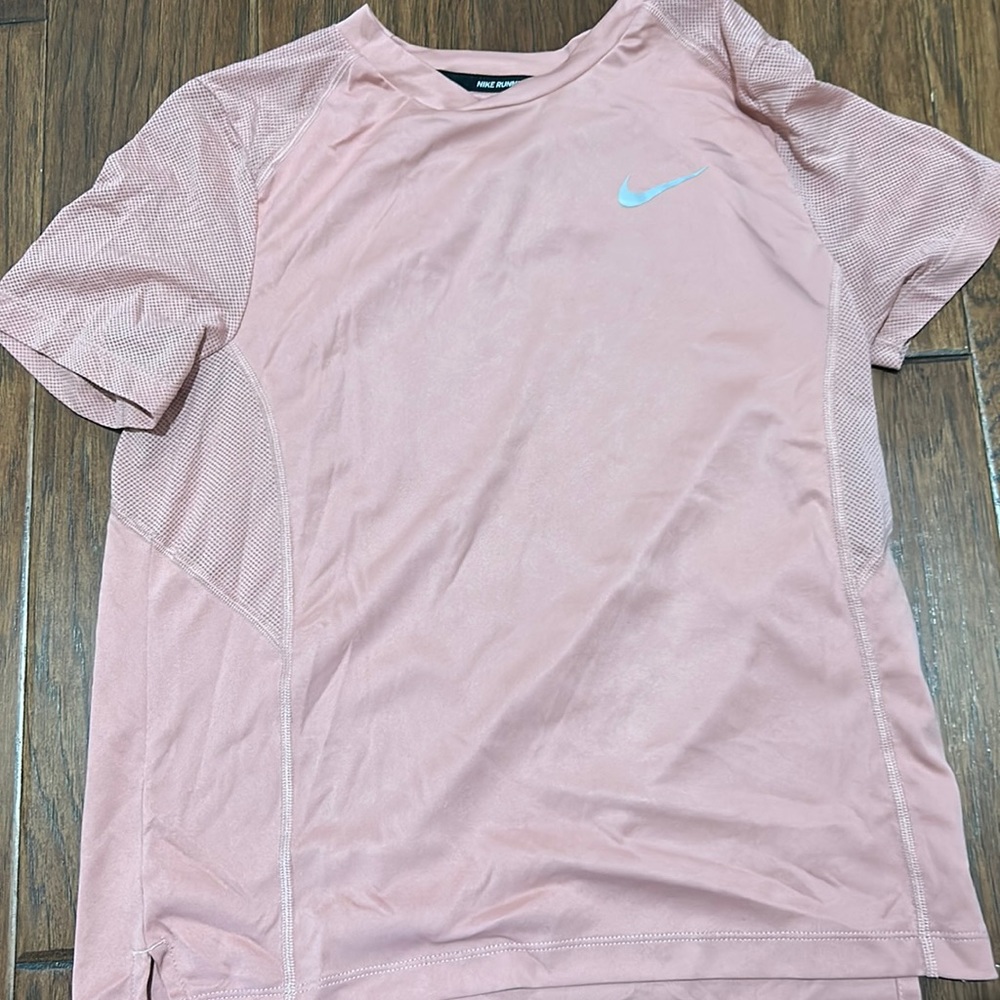 nike running shirt women’s size small